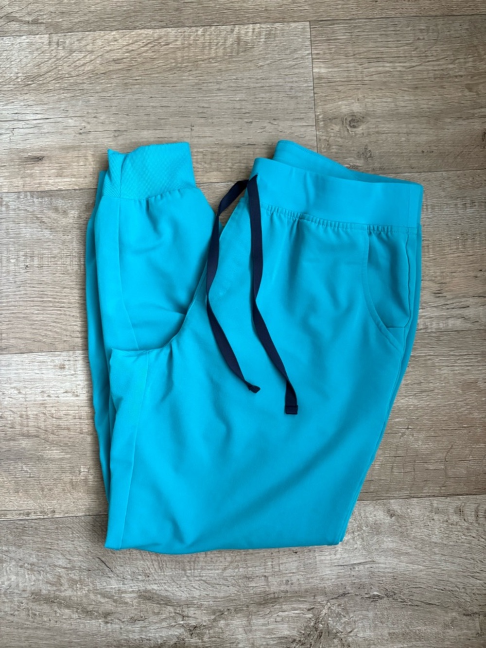Figs Teal Scrub Set in Top XL and Joggers L - Picture 4 of 10